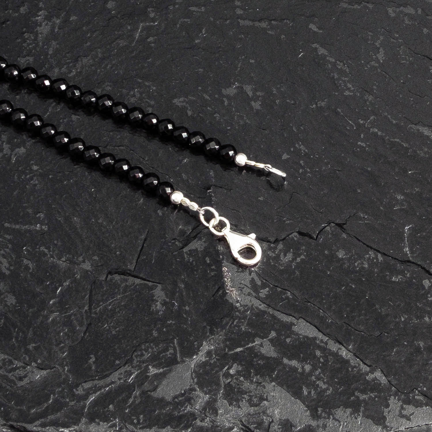 BAILYSBEADS weiss/schwarz Jaspis Halskette Kette mit Onyx Anhänger 242